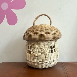 Cottage-core woven basket/handbag